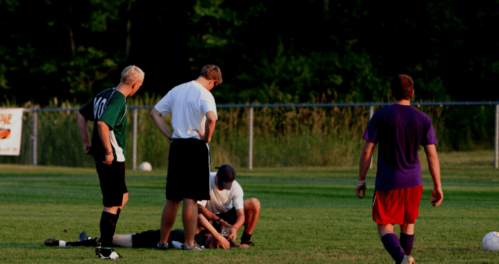 Concussion in a Sports game, with awareness of the injured player, and symptoms of head pain and impact